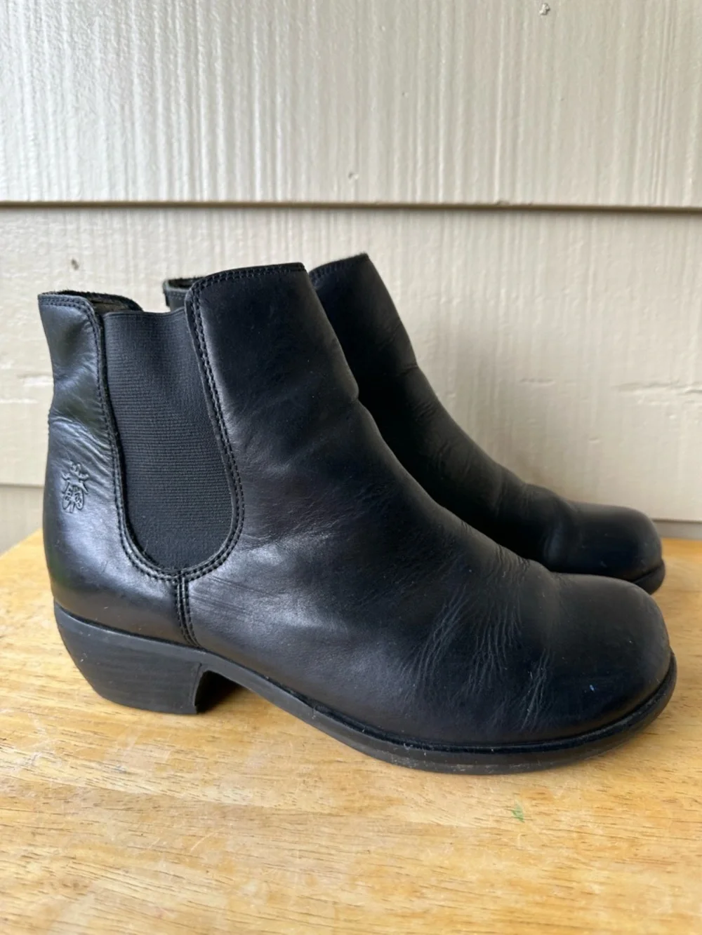 Fly London Black Leather Chelsea Round toe Low Heel Boot